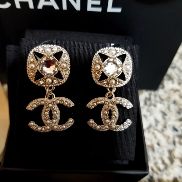 🆕 SOLD !!!! CHANEL Runway Spring /Summer 22 - Picture 6 of 12